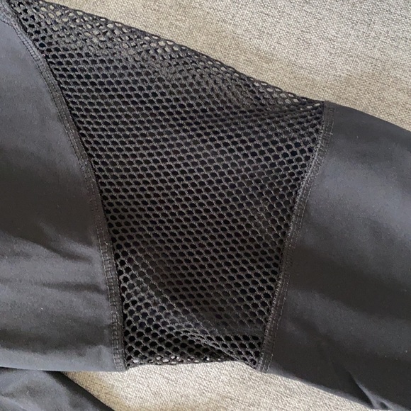 black mesh paneling leggings - Picture 3 of 5